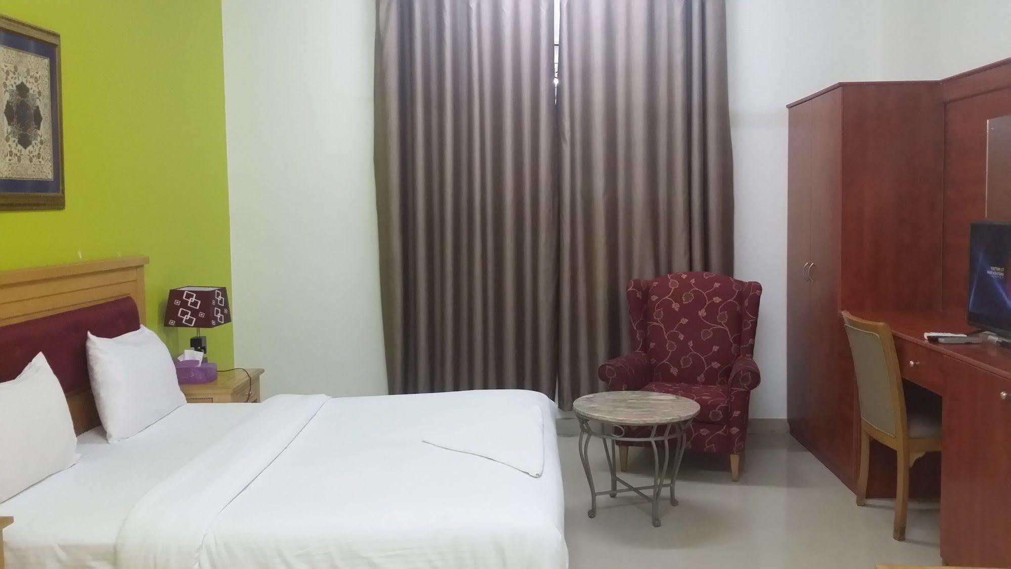 Savoy Inn Hotel Apartments Muscat Exterior photo