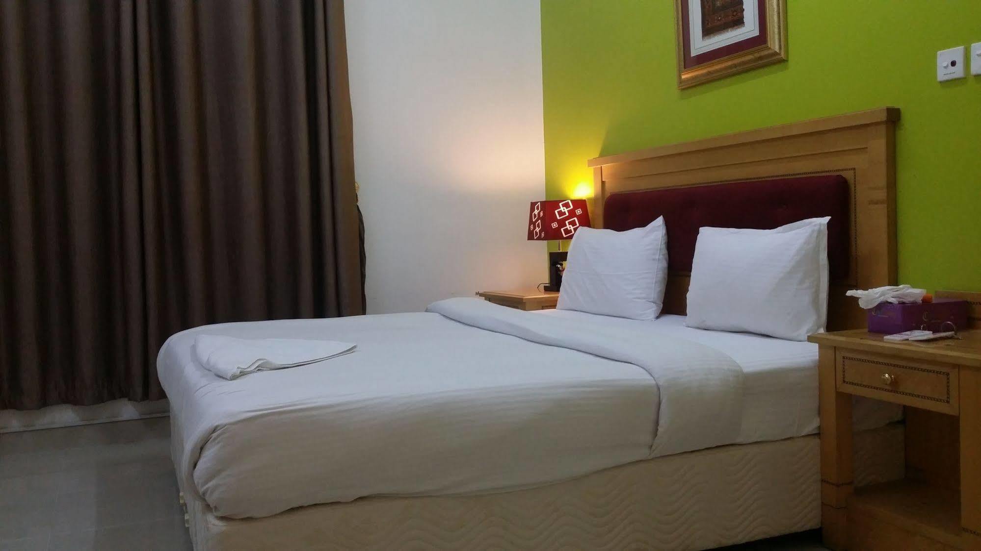 Savoy Inn Hotel Apartments Muscat Exterior photo
